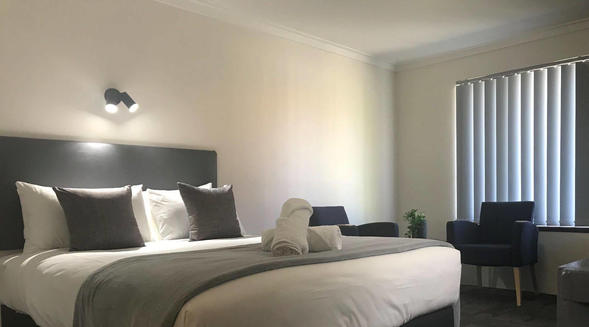 Hotel Clipper Рокингем Экстерьер фото
